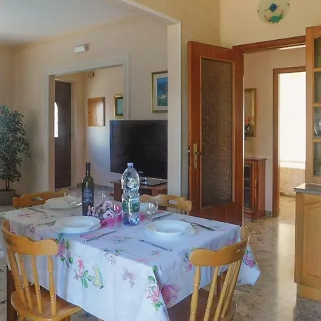Nice In W/ Wifi And 4 Bedrooms Apartmán *